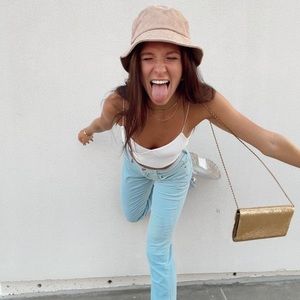 Meet your Posher, Ella